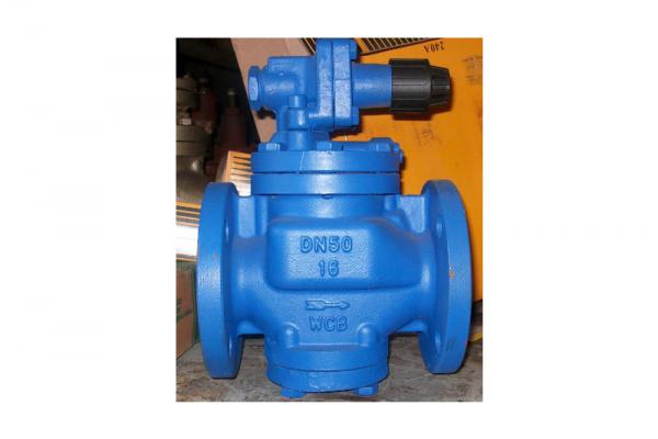 Highly sensitive steam reducing valve